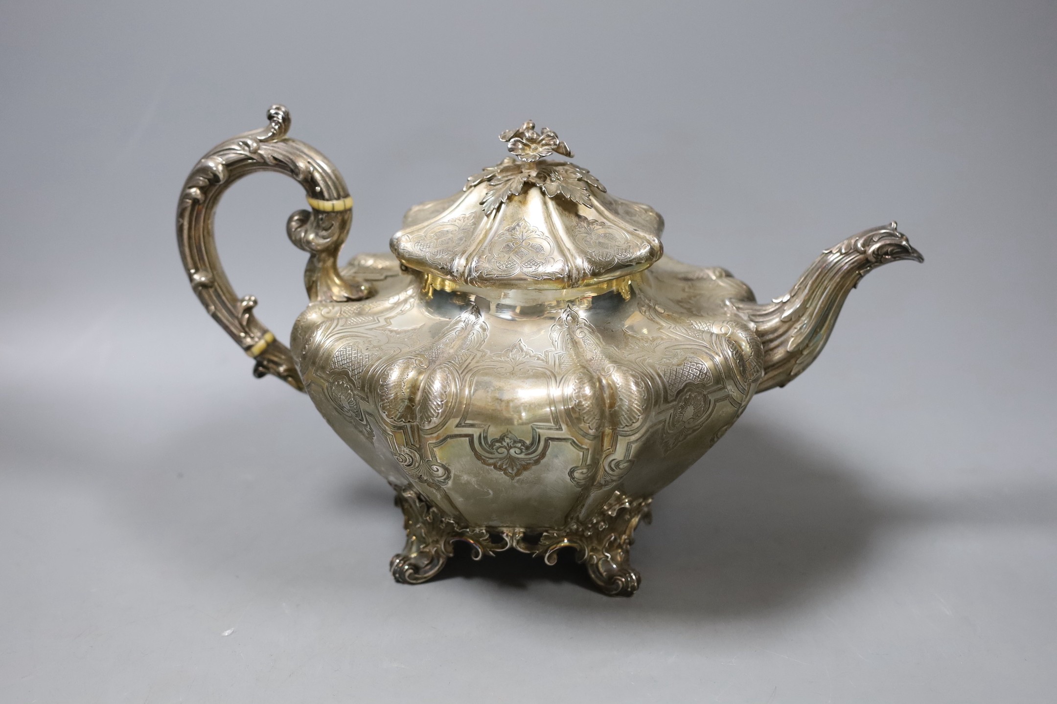 An early Victorian silver teapot, by The Barnards, London, 1840, gross 28.5oz.